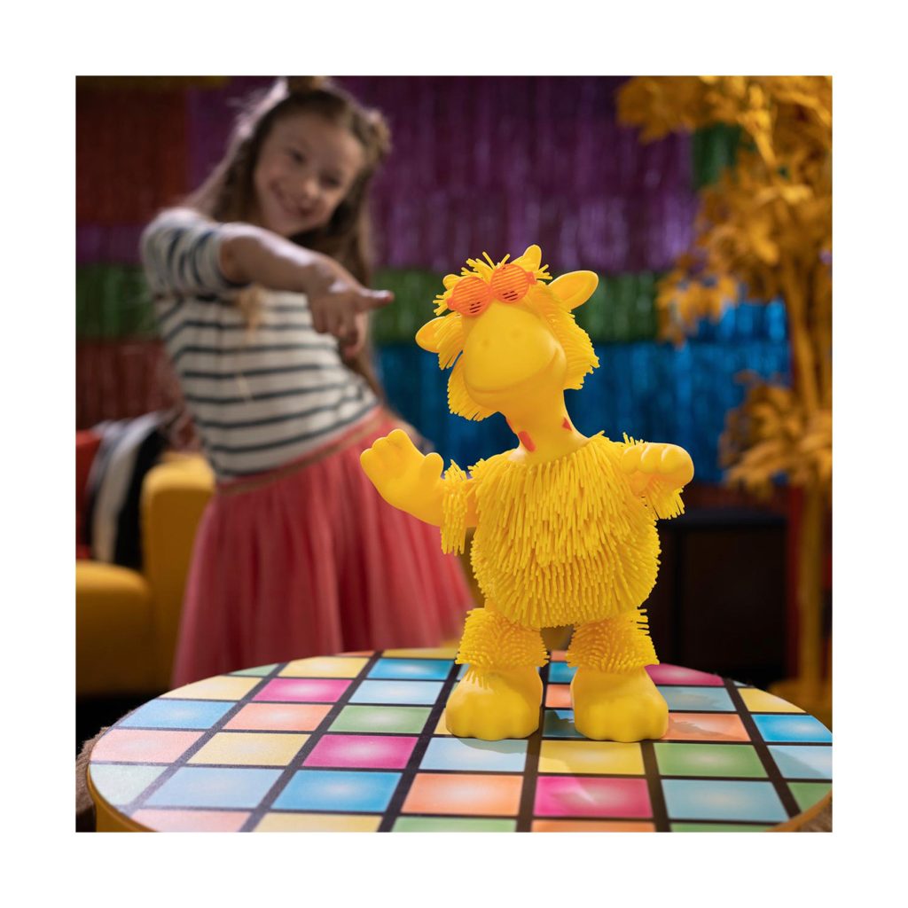 Jiggly Pets Gigi The Giraffe dancing toy in review image