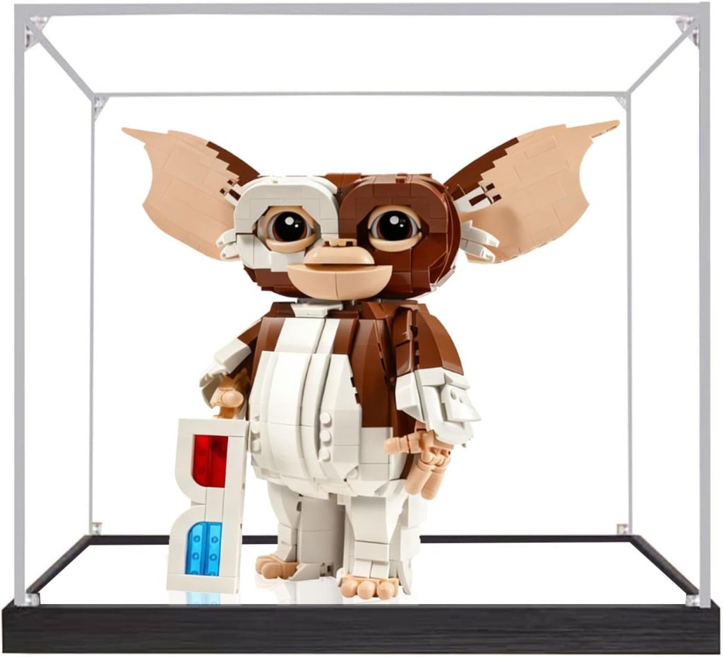 LEGO Ideas Gremlins Gizmo 21361 review showing cute brick-built Gizmo figure close-up.